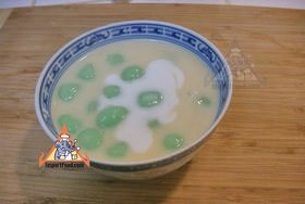 Thai Rice Balls in Warm Coconut Milk, 'Bua Loi'