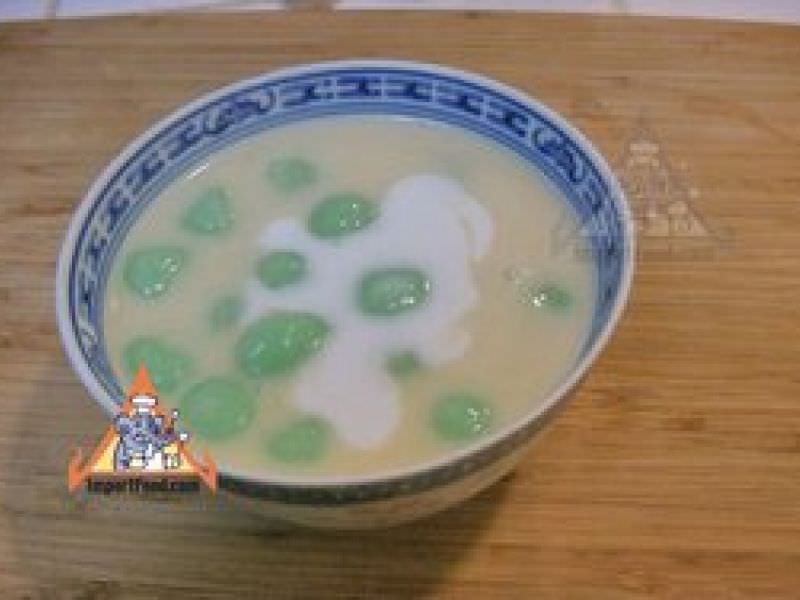 Thai Rice Balls in Warm Coconut Milk, 'Bua Loi'