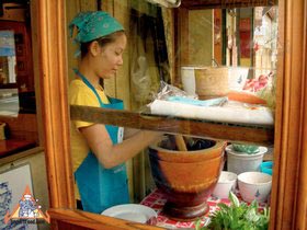 Sidewalk Guide to Bangkok's Finest Street Vendors - Saochingcha Area - Gai Yang Boran