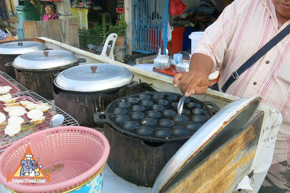 Thai Khanom Krok Vendor