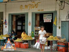 Sidewalk Guide to Bangkok's Finest Street Vendors - Saochingcha Area - Sticky Rice w/Mango