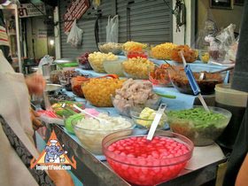 Sidewalk Guide to Bangkok's Finest Street Vendors - Thong Lor Area - Nong Amp