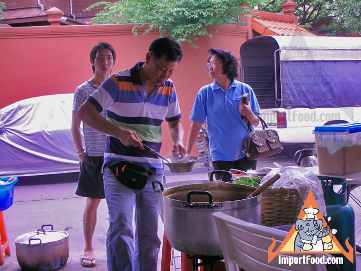 Thai Street Vendor Offers Chinese Herbal Soup from a Shophouse Cart