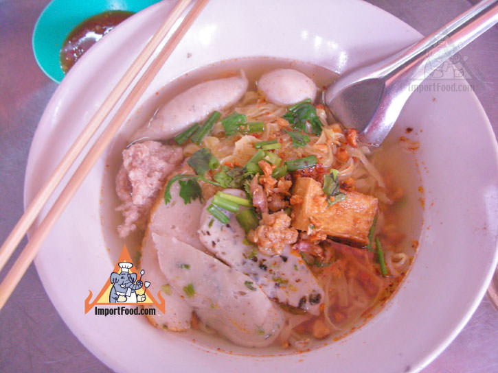 Bangkok Vendor Saew, Homemade Meatball Noodle Soup