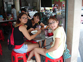 Sidewalk Guide to Bangkok's Finest Street Vendors - Saochingcha Area - Noodles Next Door