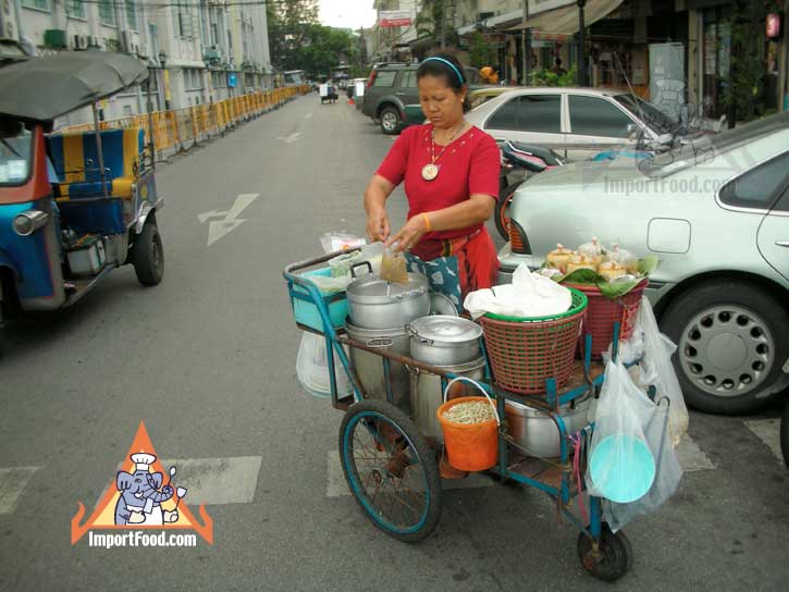 Thai Street Vendor Prepares Chinese-Style Soup