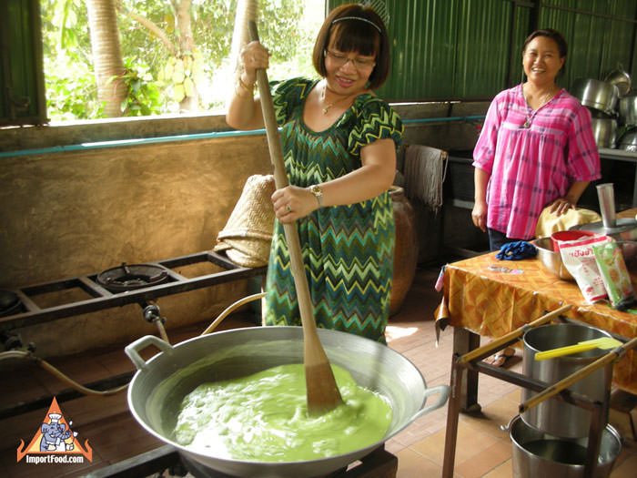 The making of delicious Thai dessert Lod Chong