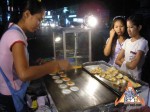 street-vendor-prepares-khanom-buang-05.jpg