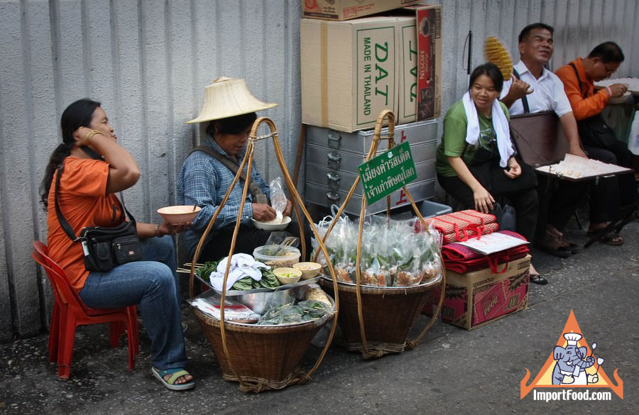 Thai Street Vendor hand wrapping Miang Kahm