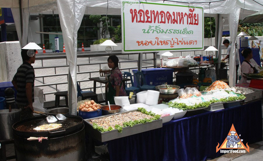 Street vendor offering Hoi Tod Fried Mussels